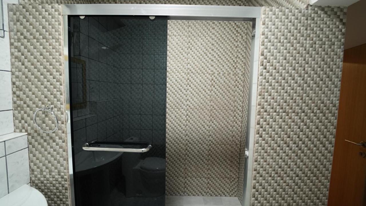 Madigan'S Hotel Kosovo Polje エクステリア 写真