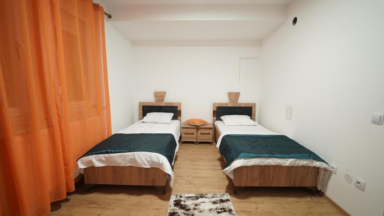 Madigan'S Hotel Kosovo Polje エクステリア 写真
