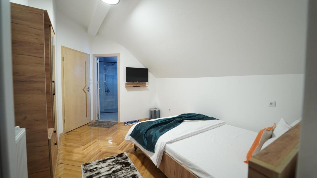Madigan'S Hotel Kosovo Polje エクステリア 写真