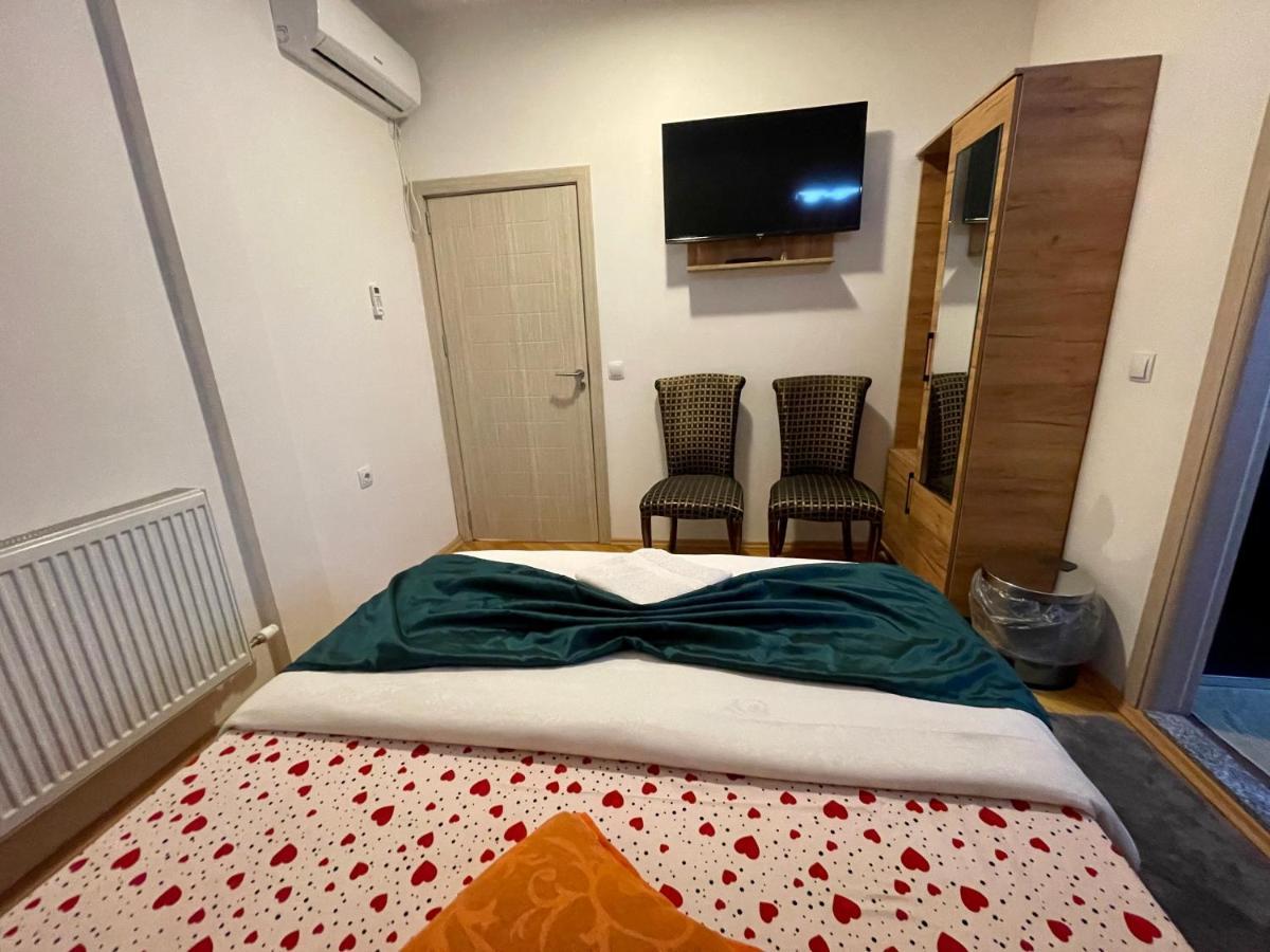 Madigan'S Hotel Kosovo Polje エクステリア 写真