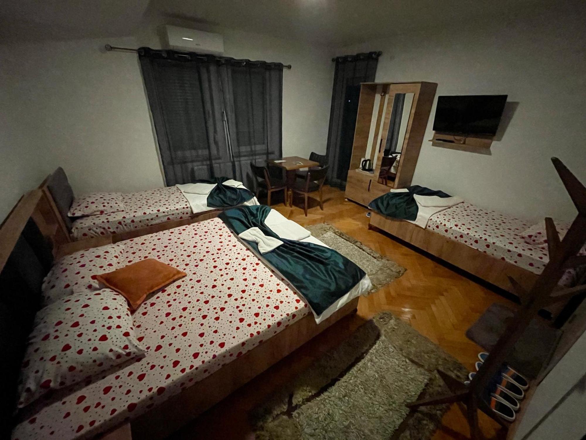 Madigan'S Hotel Kosovo Polje エクステリア 写真