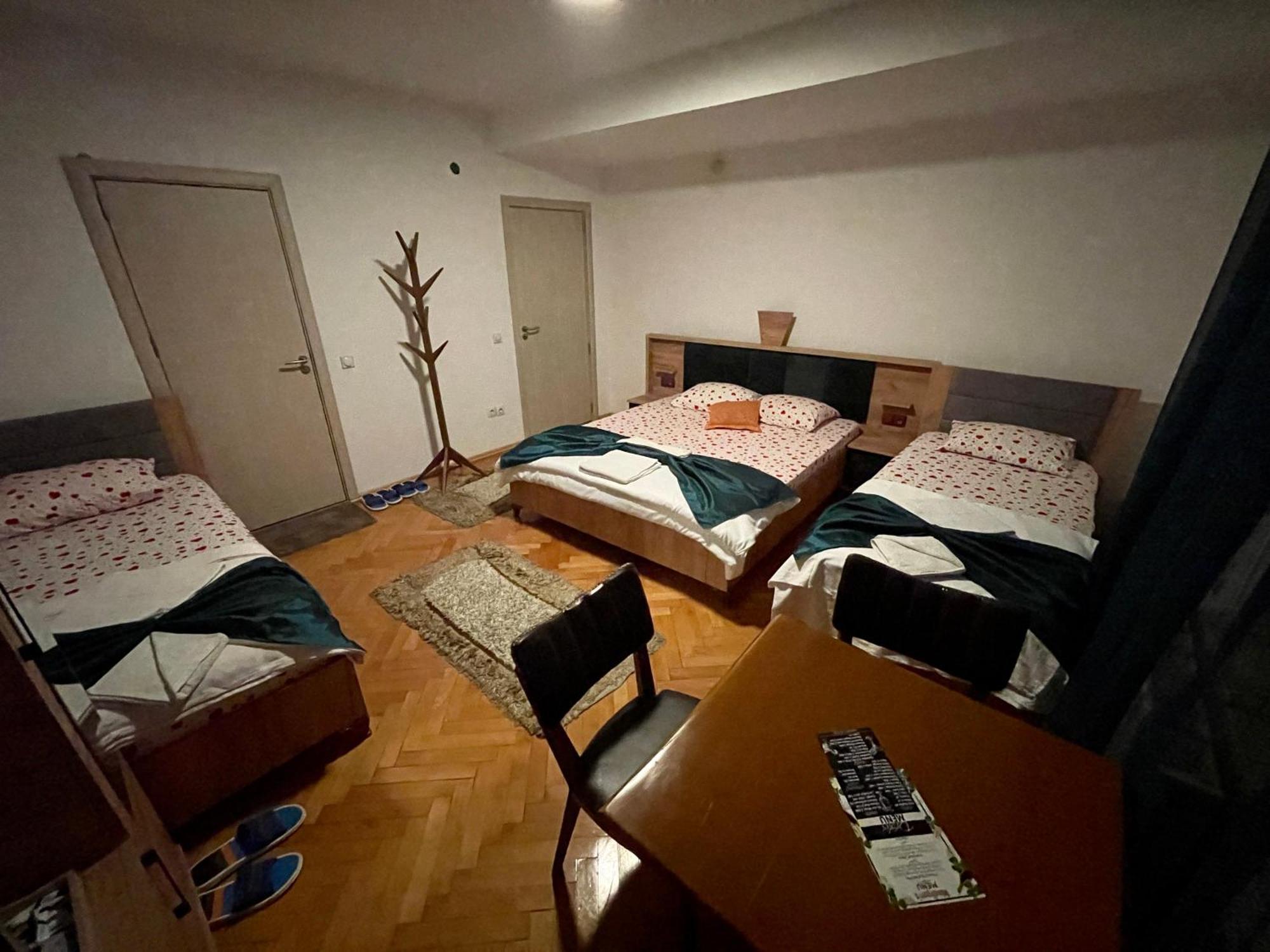Madigan'S Hotel Kosovo Polje エクステリア 写真