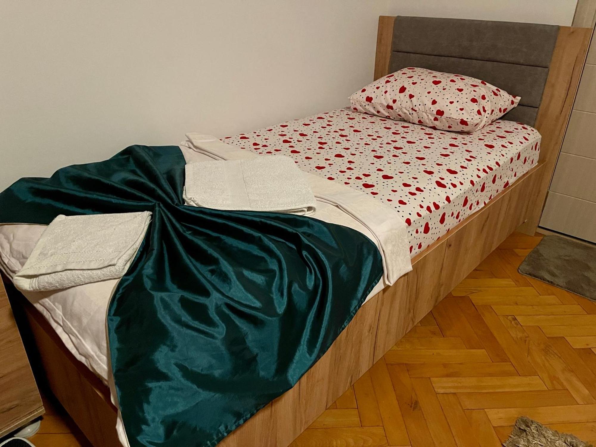 Madigan'S Hotel Kosovo Polje エクステリア 写真
