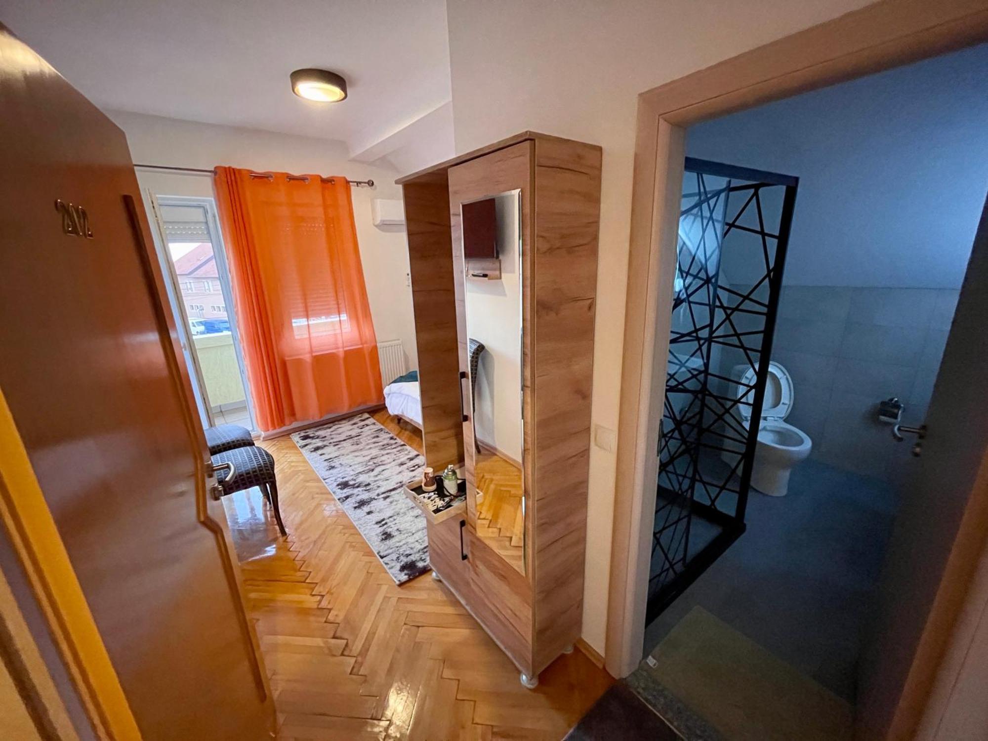 Madigan'S Hotel Kosovo Polje エクステリア 写真
