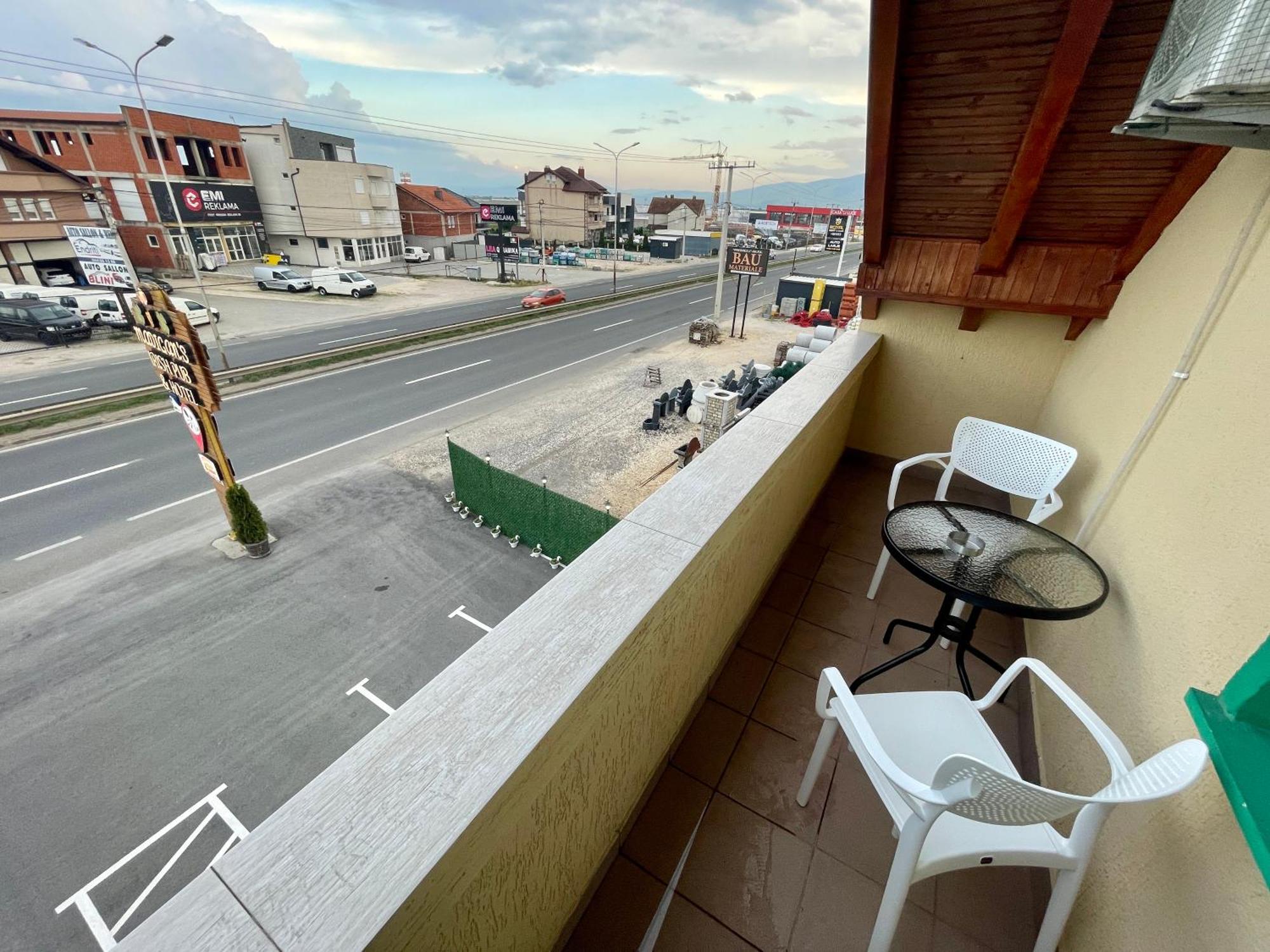 Madigan'S Hotel Kosovo Polje エクステリア 写真