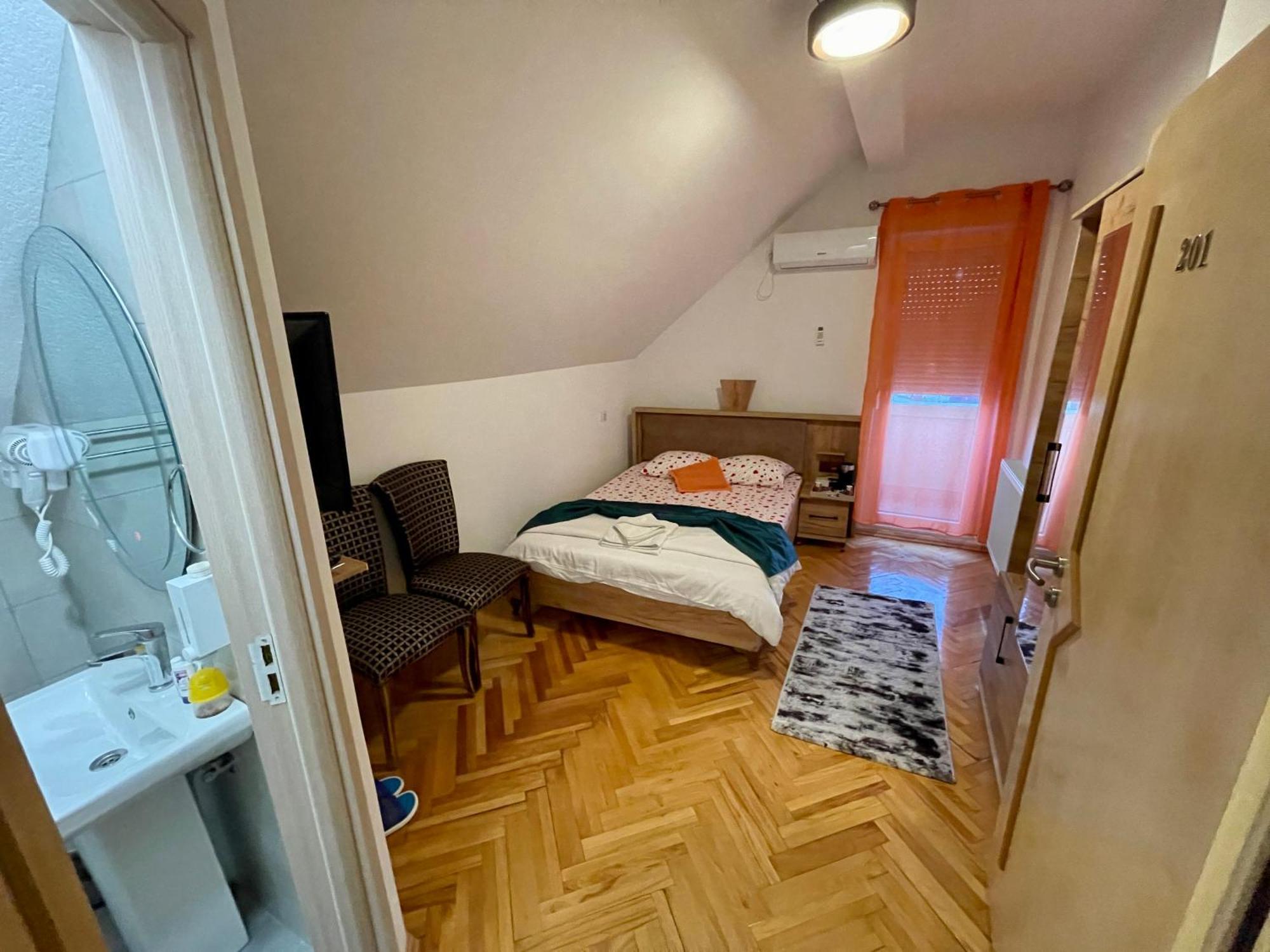 Madigan'S Hotel Kosovo Polje エクステリア 写真