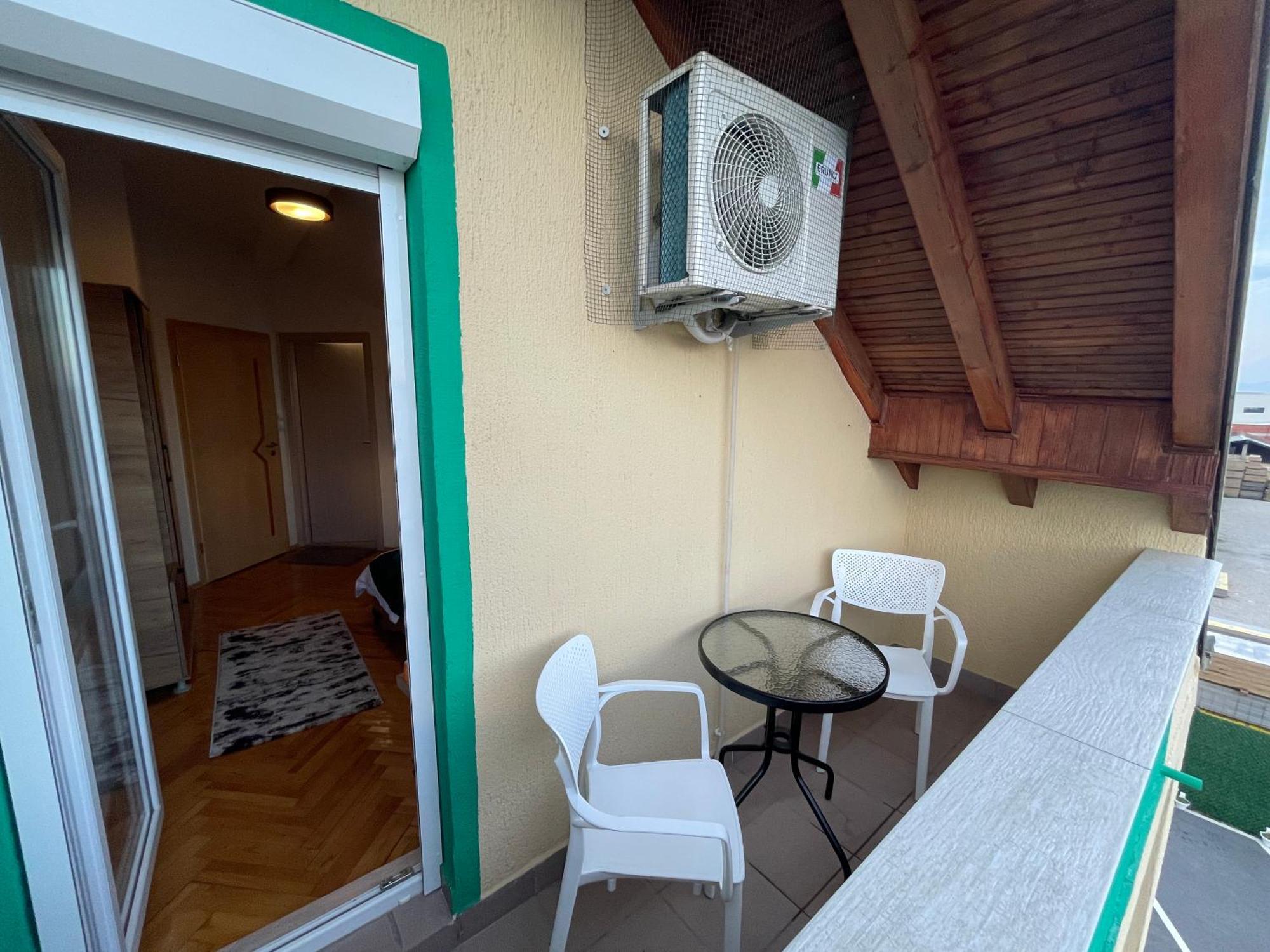 Madigan'S Hotel Kosovo Polje エクステリア 写真