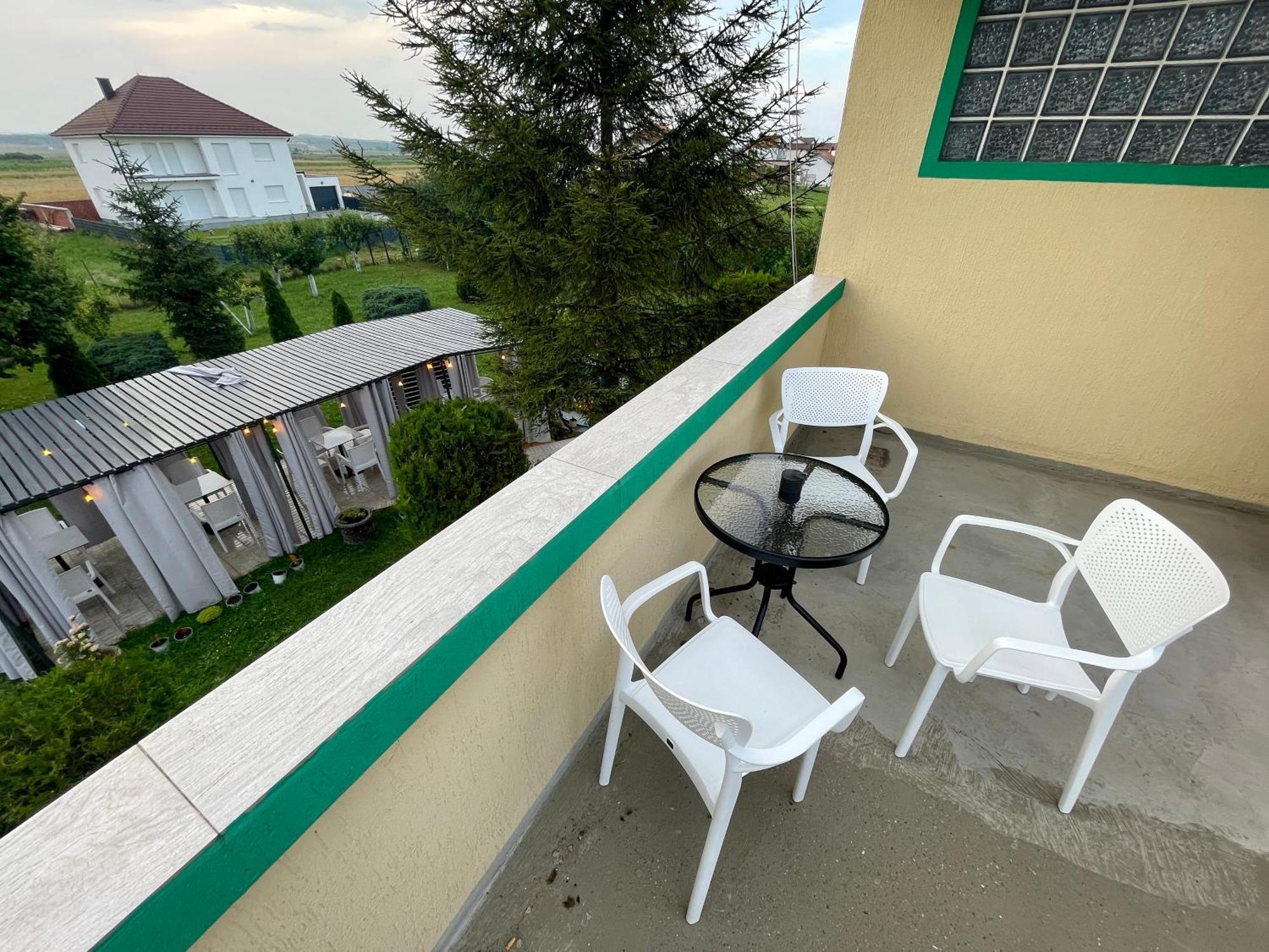 Madigan'S Hotel Kosovo Polje エクステリア 写真