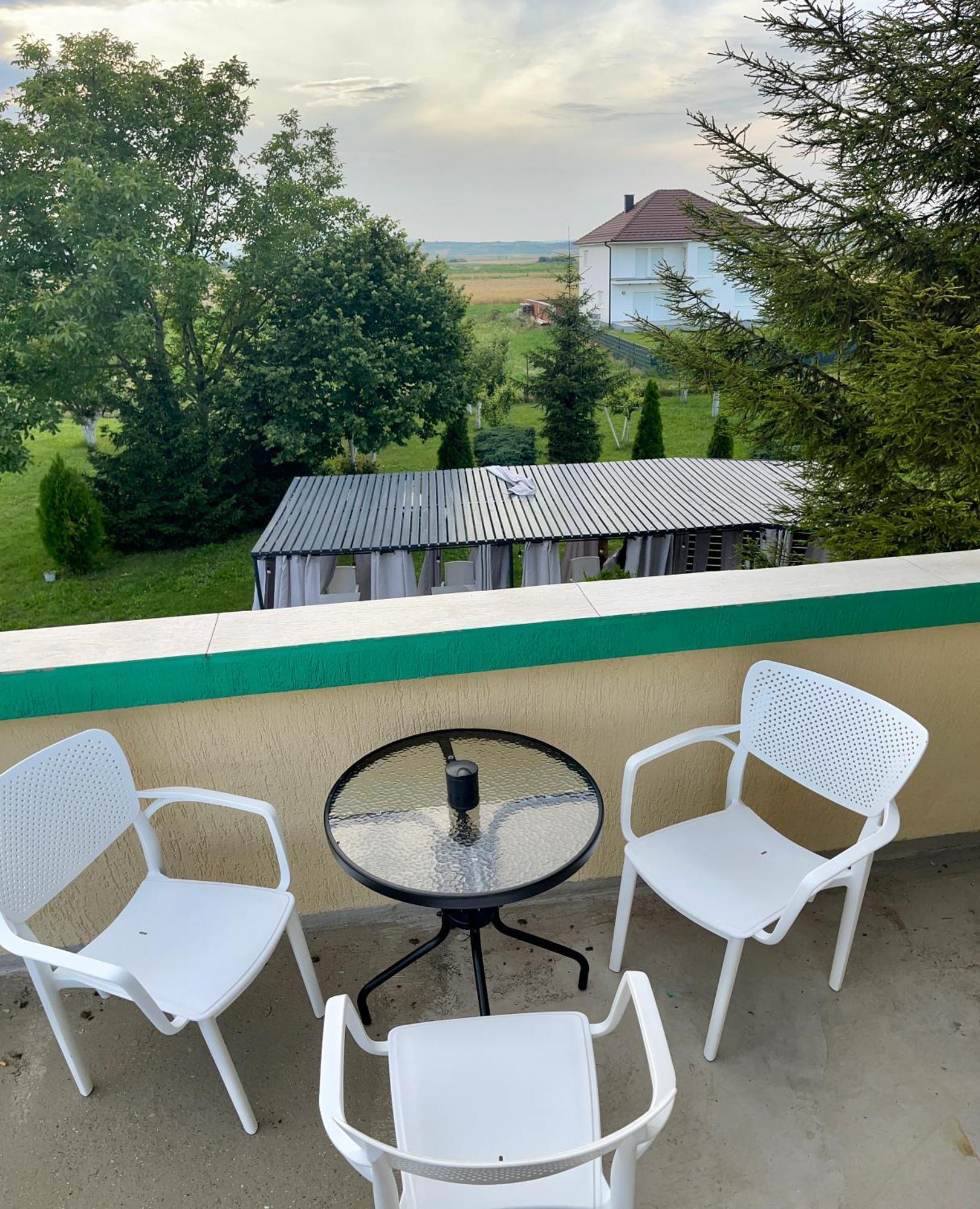 Madigan'S Hotel Kosovo Polje エクステリア 写真