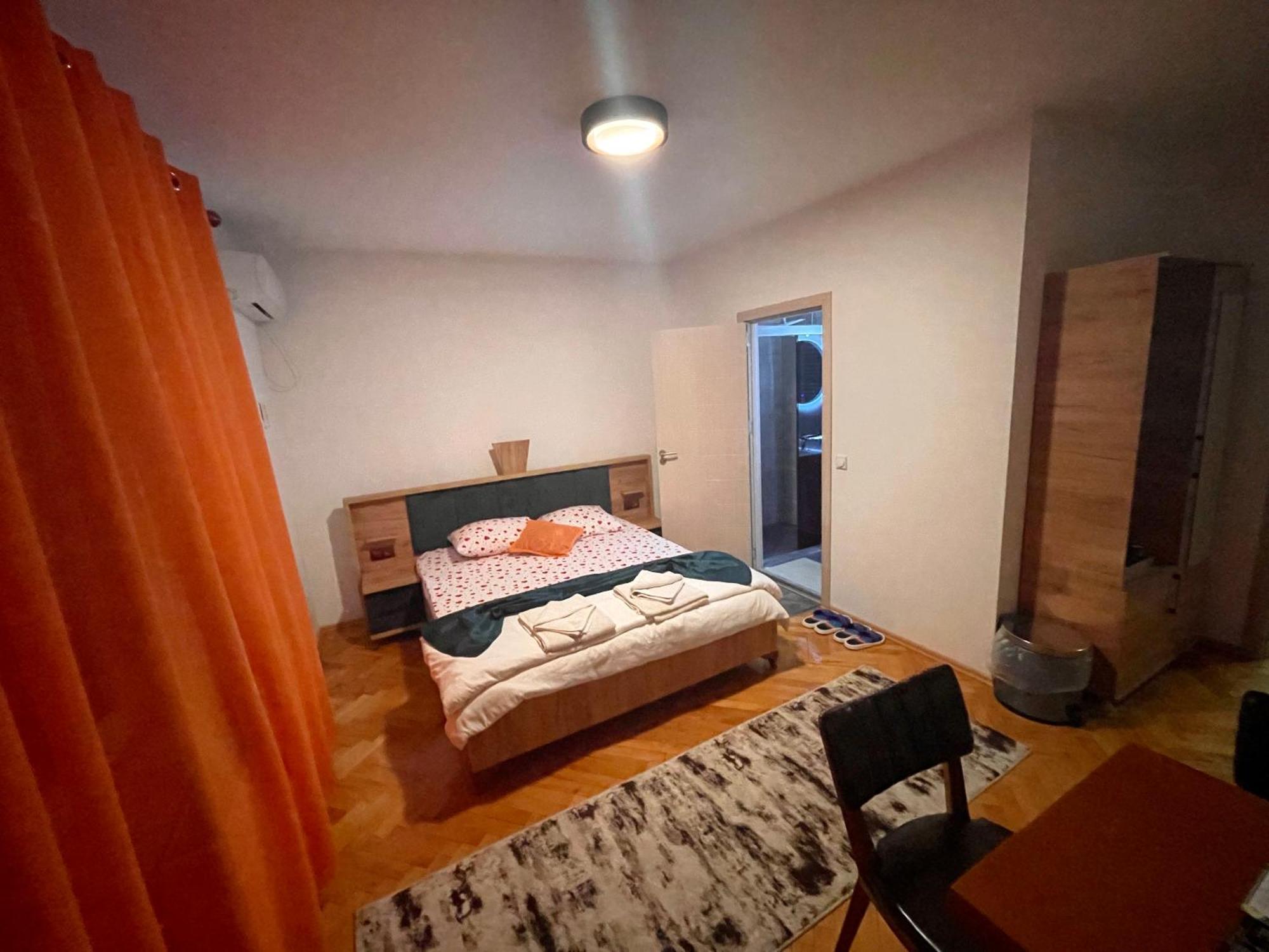 Madigan'S Hotel Kosovo Polje エクステリア 写真