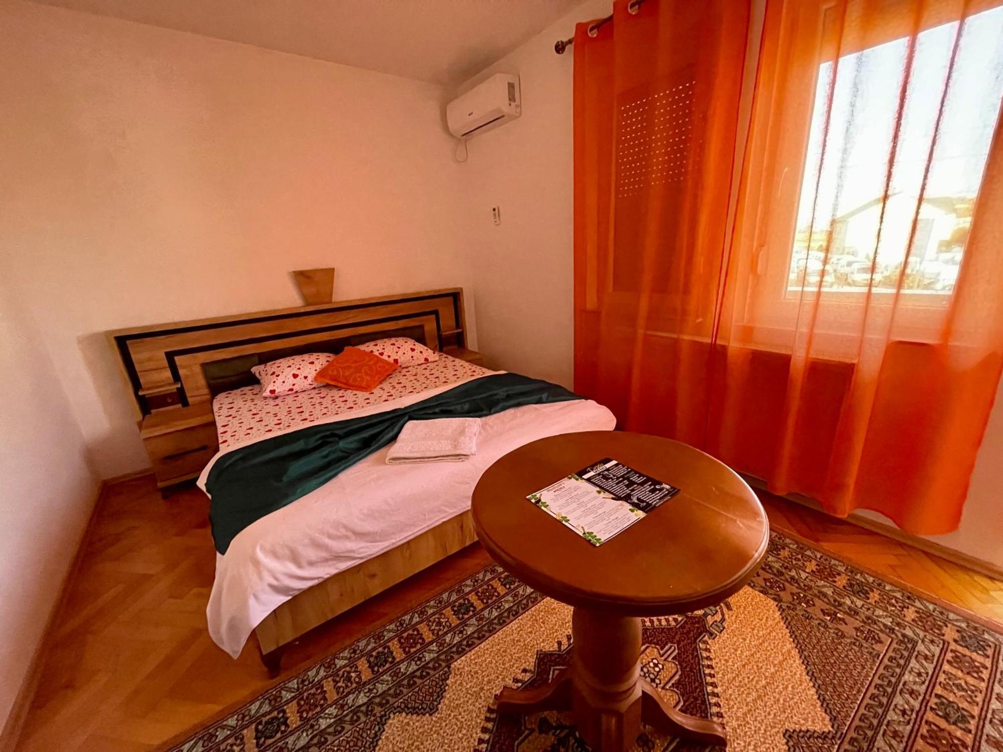 Madigan'S Hotel Kosovo Polje エクステリア 写真