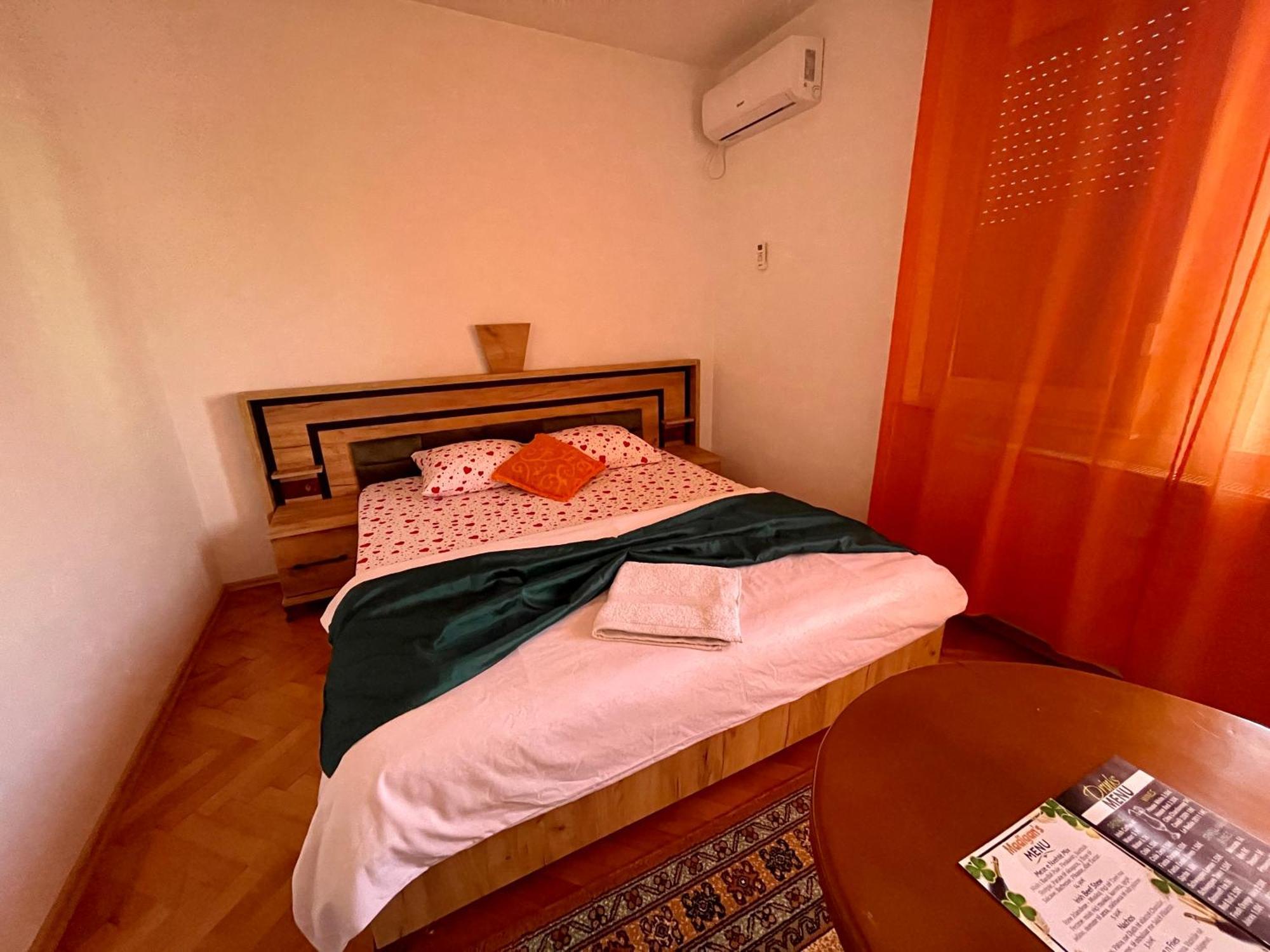 Madigan'S Hotel Kosovo Polje エクステリア 写真