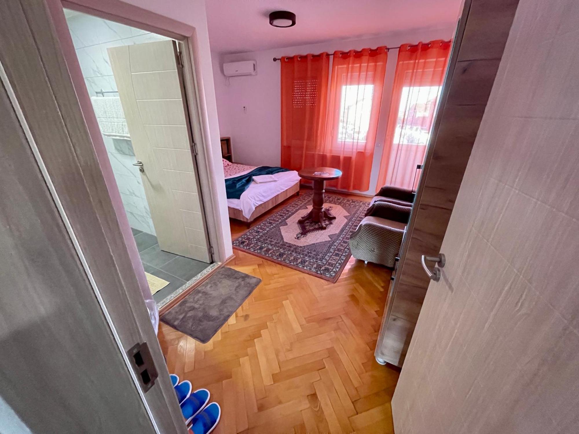 Madigan'S Hotel Kosovo Polje エクステリア 写真