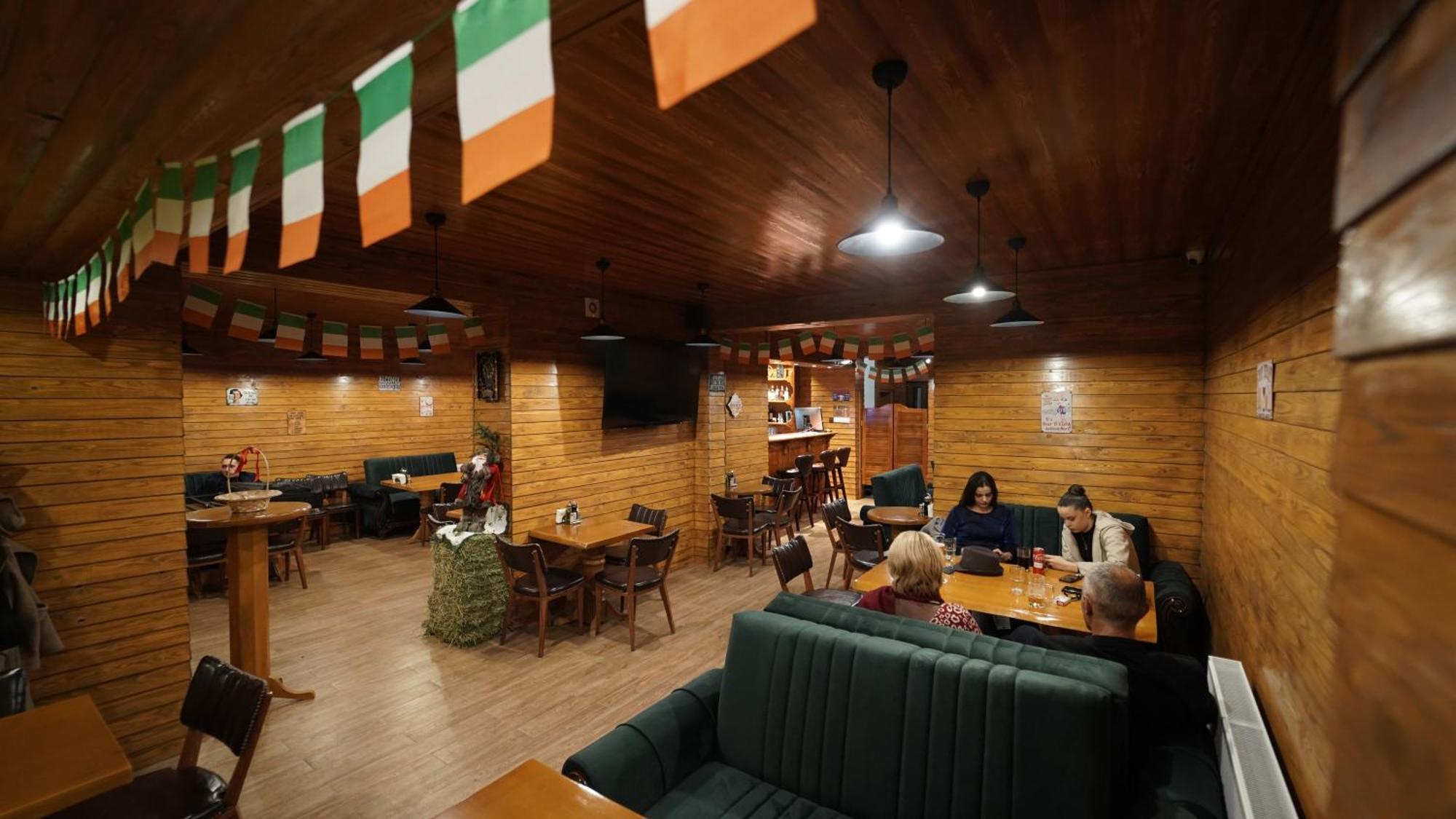 Madigan'S Hotel Kosovo Polje エクステリア 写真